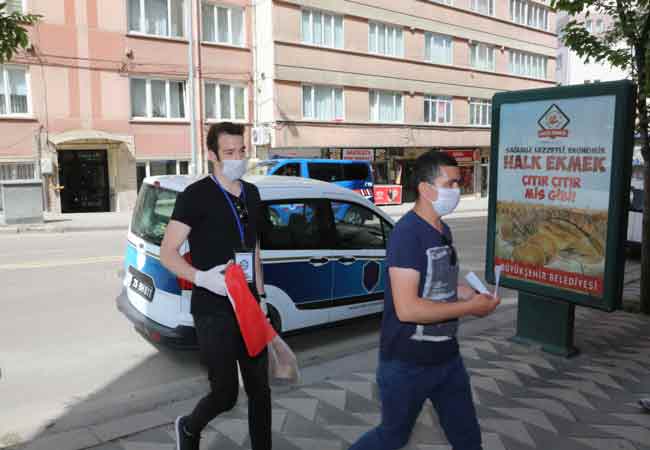 16-19 Mayıs tarihlerinde uygulanan sokağa çıkma yasağı nedeniyle Eskişehir Büyükşehir Belediyesi vatandaşların ihtiyaçlarının giderilmesi konusunda 7/24 görev başındaydı. ALO 153 Kriz Masası binlerce talebe cevap verirken, 19 Mayıs Atatürk'ü Anma Gençlik ve Spor Bayramı nedeniyle vatandaşlara bayrak, Kadir Gecesi nedeniyle de kandil simidi ulaştırdı. 