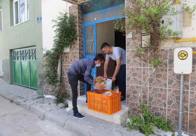 16-19 Mayıs tarihlerinde uygulanan sokağa çıkma yasağı nedeniyle Eskişehir Büyükşehir Belediyesi vatandaşların ihtiyaçlarının giderilmesi konusunda 7/24 görev başındaydı. ALO 153 Kriz Masası binlerce talebe cevap verirken, 19 Mayıs Atatürk'ü Anma Gençlik ve Spor Bayramı nedeniyle vatandaşlara bayrak, Kadir Gecesi nedeniyle de kandil simidi ulaştırdı. 