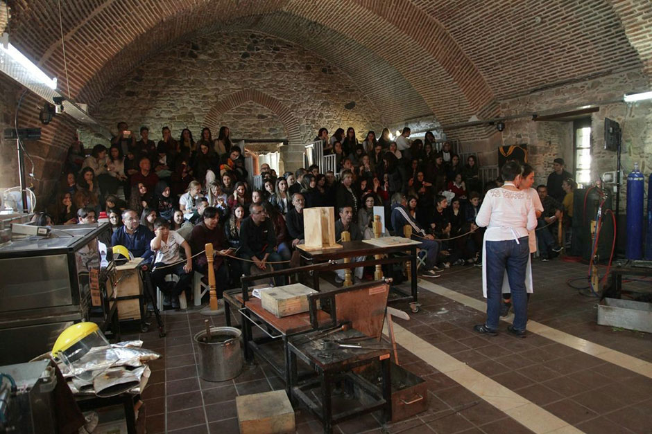 Eskişehir Odunpazarı Belediyesi tarafından düzenlenen 4. Uluslararası Cam Festivali cam sanatının usta isimlerini bir araya getirdi.