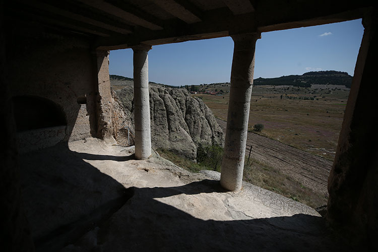 Afyonkarahisar, Eskişehir, Ankara ve Kütahya arasında yer alan Frig Vadisi, son dönemlerde yapılan yatırımlar ve aktivitelerle yurt içi ve yurt dışındaki turistlerin cazibe merkezi haline geldi. 