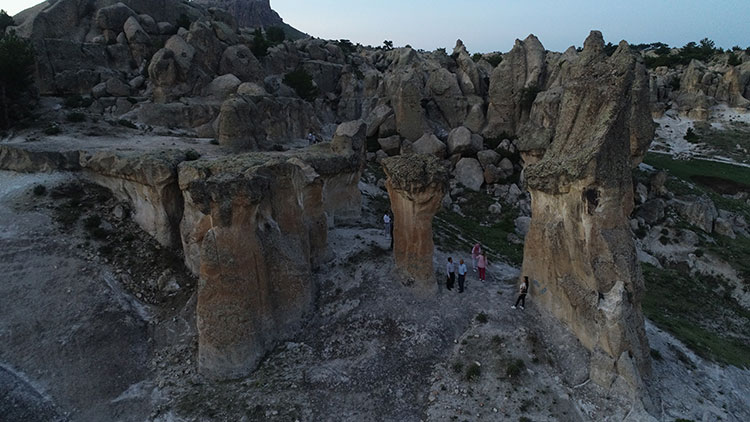 Afyonkarahisar, Eskişehir, Ankara ve Kütahya arasında yer alan Frig Vadisi, son dönemlerde yapılan yatırımlar ve aktivitelerle yurt içi ve yurt dışındaki turistlerin cazibe merkezi haline geldi. 