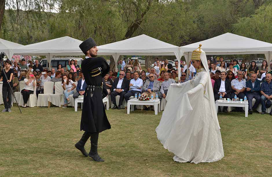 Eskişehir Kuzey Kafkas Kültür ve Dayanışma Derneği tarafından 18. Geleneksel Azhvala Şenliği Musaözü mesire alanında yapıldı.