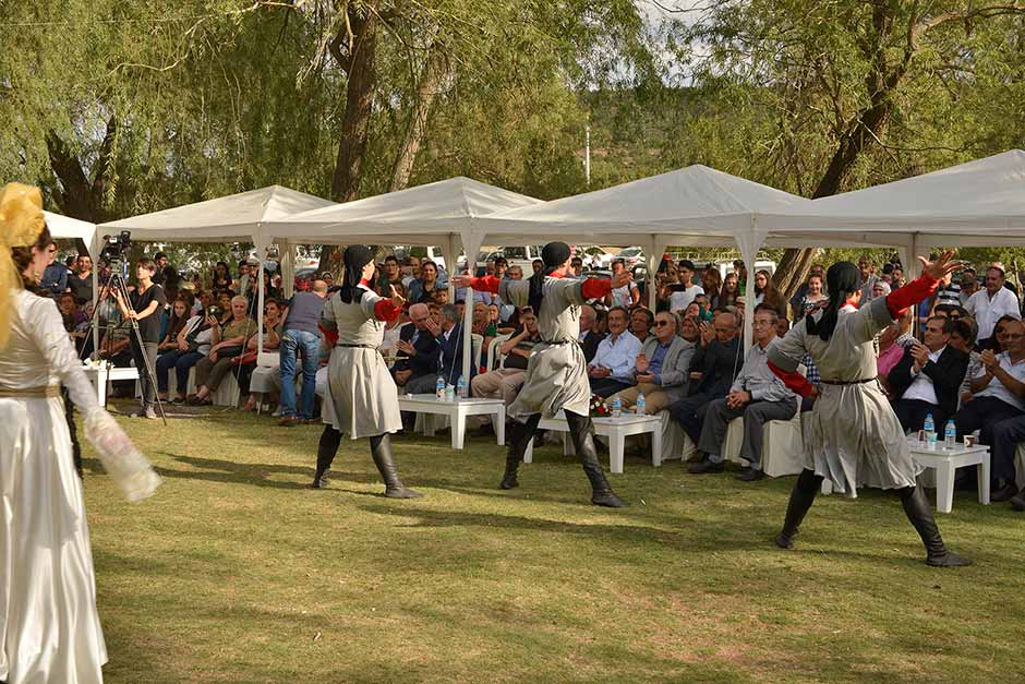 Eskişehir Kuzey Kafkas Kültür ve Dayanışma Derneği tarafından 18. Geleneksel Azhvala Şenliği Musaözü mesire alanında yapıldı.