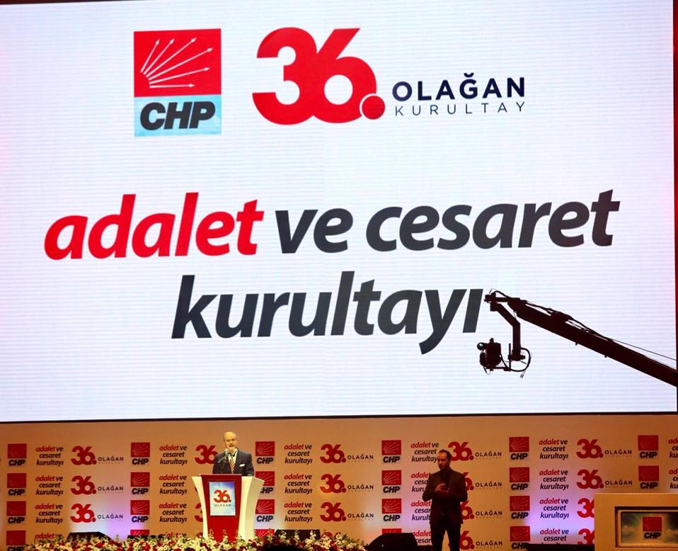 Eskişehir Büyükşehir Belediye Başkanı Yılmaz Büyükerşen, CHP'nin 36. Olağan Kurultayı'nda oy birliğiyle divan başkanlığına seçildi.