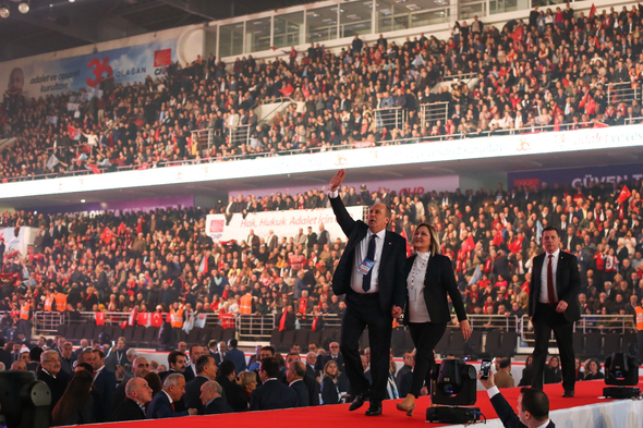 Eskişehir Büyükşehir Belediye Başkanı Yılmaz Büyükerşen, CHP'nin 36. Olağan Kurultayı'nda oy birliğiyle divan başkanlığına seçildi.