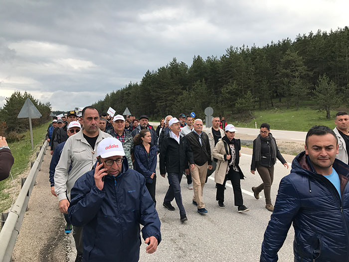 CHP Genel Başkanı Kemal Kılıçdaroğlu’nun başlattığı Adalet Yürüyüşü’nü takip ettim. Tepebaşı İlçe Örgütü’nün kaldırdığı otobüslerle gittim, Başkan Ahmet Ataç ile döndüm.