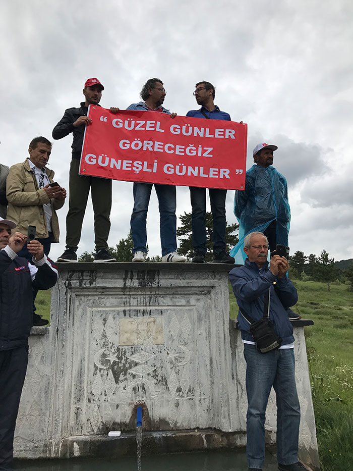 CHP Genel Başkanı Kemal Kılıçdaroğlu’nun başlattığı Adalet Yürüyüşü’nü takip ettim. Tepebaşı İlçe Örgütü’nün kaldırdığı otobüslerle gittim, Başkan Ahmet Ataç ile döndüm.