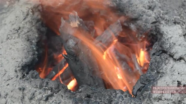 Daha önce sıfırdan ürettiği tuğlaları kullanarak yerden ısıtmalı bir kulübe yapan çılgın genç, bakın şimdi ne yaptı...