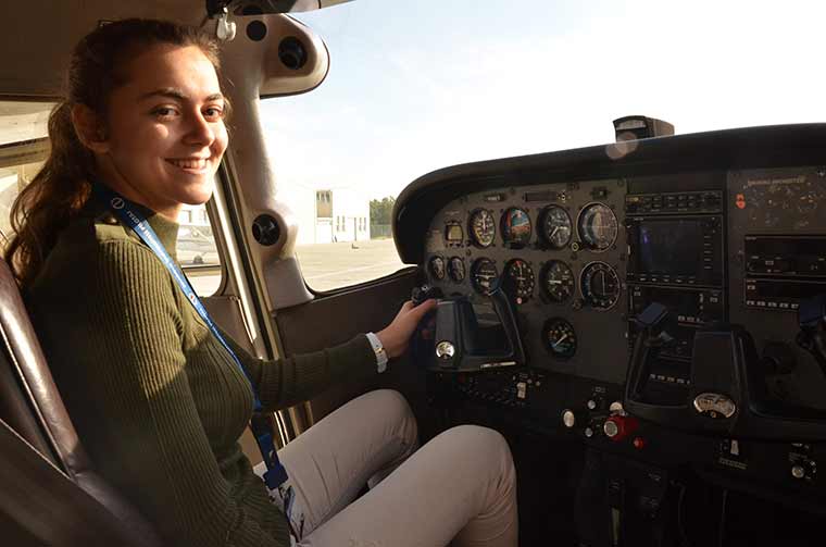 Eskişehir Anadolu Üniversitesi Havacılık ve Uzay Bilimleri Fakültesi Pilotaj Bölüm Başkanı Prof. Dr. Mustafa Cavcar, aralıksız eğitim yapsalar dahi Türkiye’deki pilot ihtiyacının karşılanmasının zor olduğunu ifade ederek, “Daha fazla pilot yetiştirmek için çok sayıda bizim gibi kurumlara ihtiyaç var” dedi. 