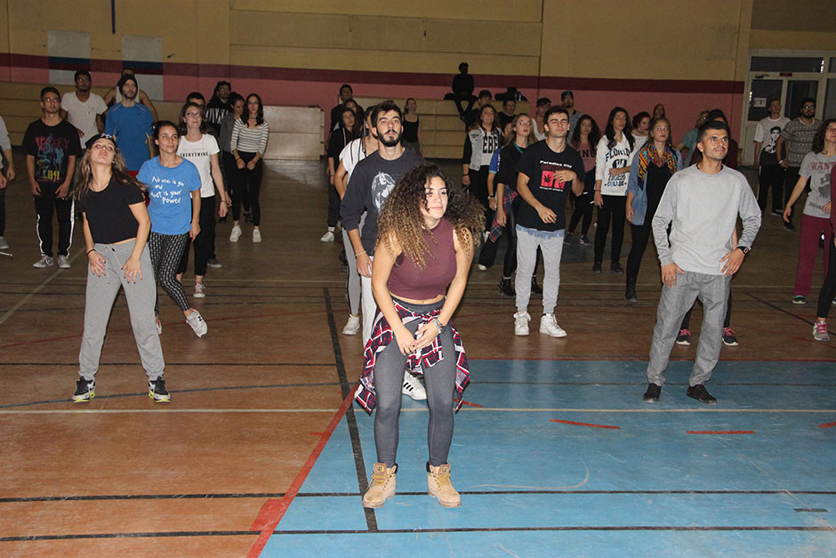 Anadolu Üniversitesi Dans Kulübü, yaptığı çalışmalar ve verdiği dans eğitimleriyle öğrencilerin günlük yaşadıkları streslerin yanı sıra okul kaygılarından da uzaklaşmasına katkıda bulunuyor.