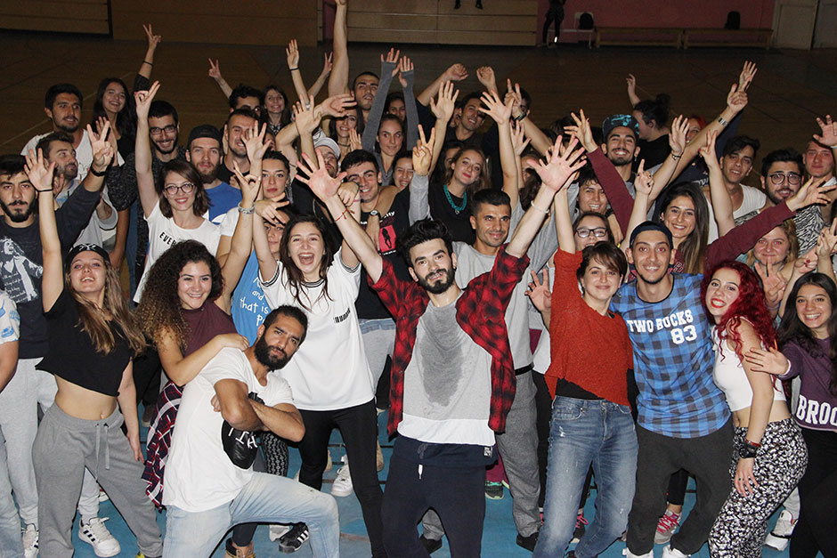 Anadolu Üniversitesi Dans Kulübü, yaptığı çalışmalar ve verdiği dans eğitimleriyle öğrencilerin günlük yaşadıkları streslerin yanı sıra okul kaygılarından da uzaklaşmasına katkıda bulunuyor.