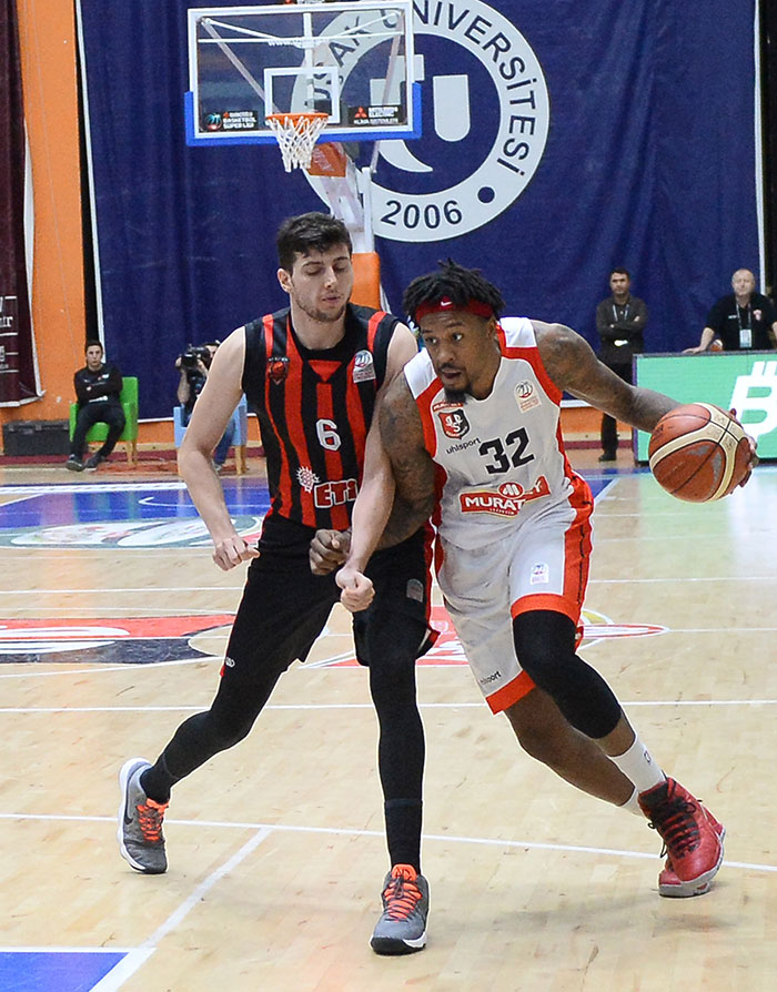 Eskişehir Basket, 2017’nin son karşılaşmasında dün deplasmanda Muratbey Uşak’ı 68-81 yenerek art arda 5’inci galibiyetini alarak taraftarlarına da güzel bir yeni yıl hediyesi verdi.