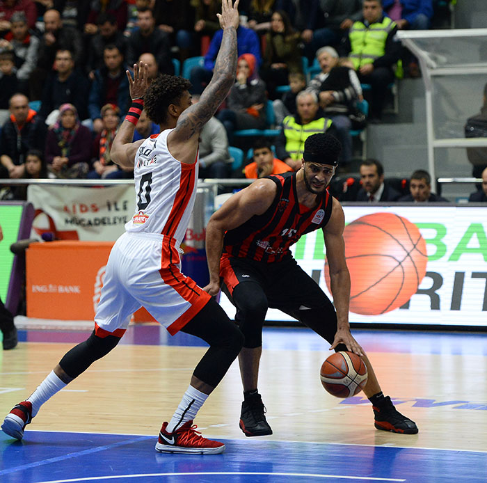 Eskişehir Basket, 2017’nin son karşılaşmasında dün deplasmanda Muratbey Uşak’ı 68-81 yenerek art arda 5’inci galibiyetini alarak taraftarlarına da güzel bir yeni yıl hediyesi verdi.