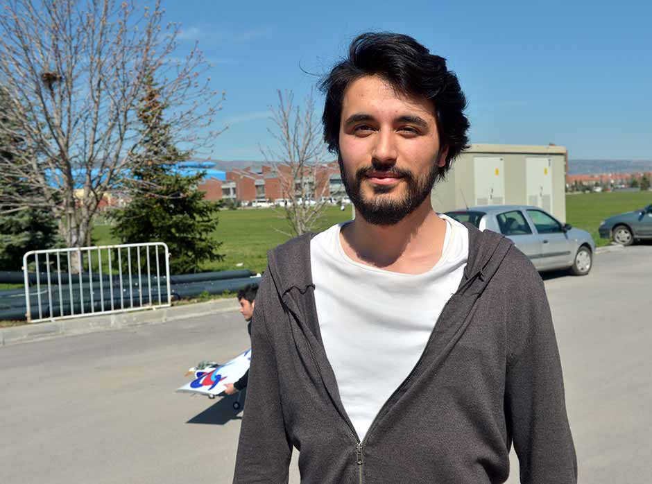 ABD'deki yarışmada insansız hava araçları ''Devrim'' ile dünya altıncısı olan Anadolu Üniversitesi (AÜ) öğrencilerinden oluşan takım, Türkiye Bilimsel ve Teknolojik Araştırma Kurumunun (TÜBİTAK) yarışları için "İstiklal" adını verdikleri yeni aracın üretimine başladı.