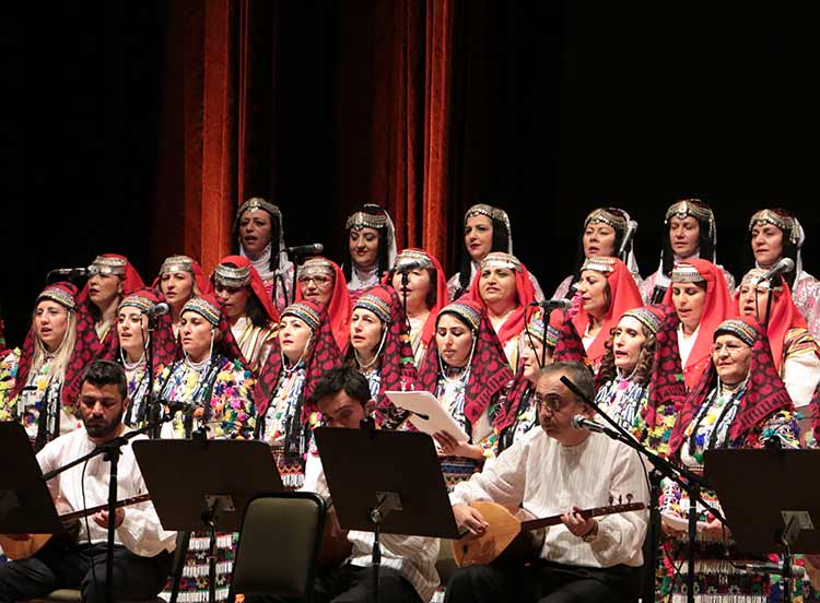 Eskişehir'de "Anadolu'nun Sesleri Türk Halk Müziği Personel Korosu" tarafından "Deyişler" konseri düzenlendi.