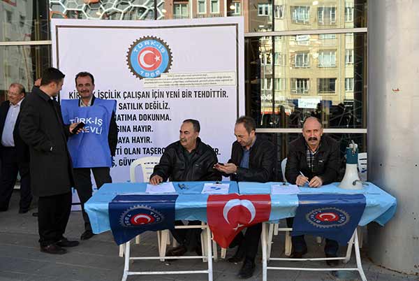 CHP Eskişehir İl Başkanlığı tarafından özel istihdam bürolarına ilişkin yasa tasarısı protesto eden DİSK üyelerine destek için yürüyüş düzenlendi.