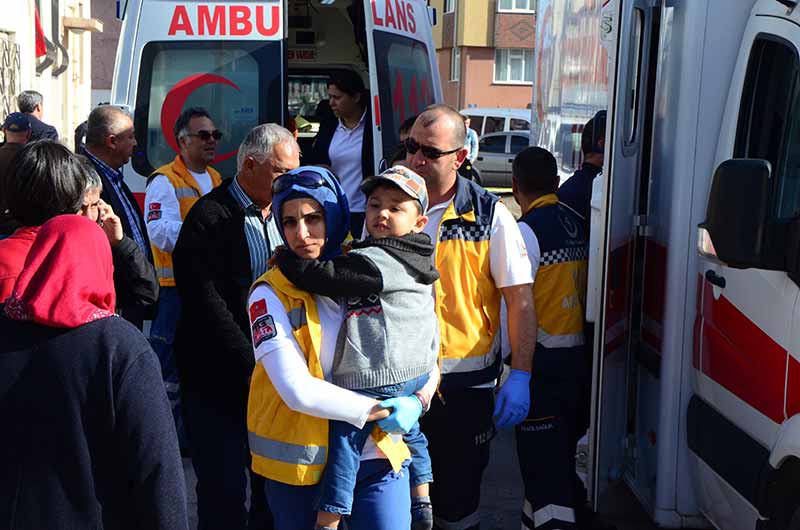 Tunalı Mahallesi Dingi Sokak'ta bir iş makinesinin patlattığı doğalgaz borusu Eskişehir'e panik yaşattı.