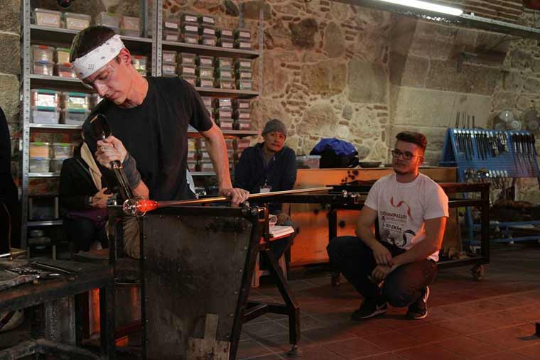 Odunpazarı Belediyesi tarafından tarihi Kurşunlu Külliyesi’nde düzenlenen ve tüm heyecanı ile devam eden 4. Uluslararası Odunpazarı Cam Festivali, Dünyaca en ünlü cam ustalarını buluşturndu.