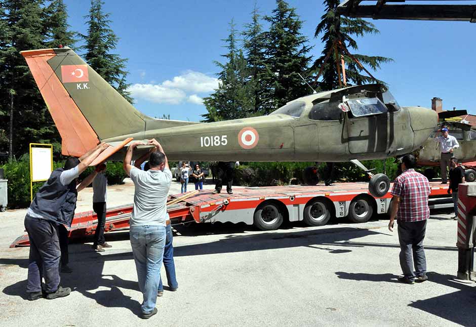 Eskişehir Sabiha Gökçen Mesleki ve Teknik Anadolu Lisesinin eğitim amaçlı kullandığı 5 uçağı, okulun mevcut yerinden 15 kilometre uzaktaki yeni yerleşkesine taşındı.