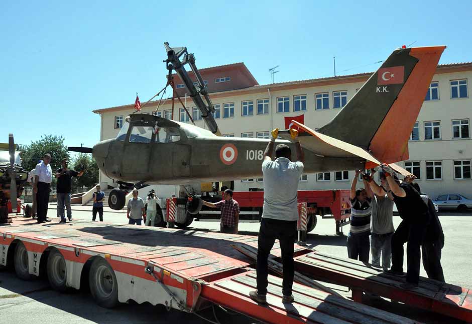 Eskişehir Sabiha Gökçen Mesleki ve Teknik Anadolu Lisesinin eğitim amaçlı kullandığı 5 uçağı, okulun mevcut yerinden 15 kilometre uzaktaki yeni yerleşkesine taşındı.