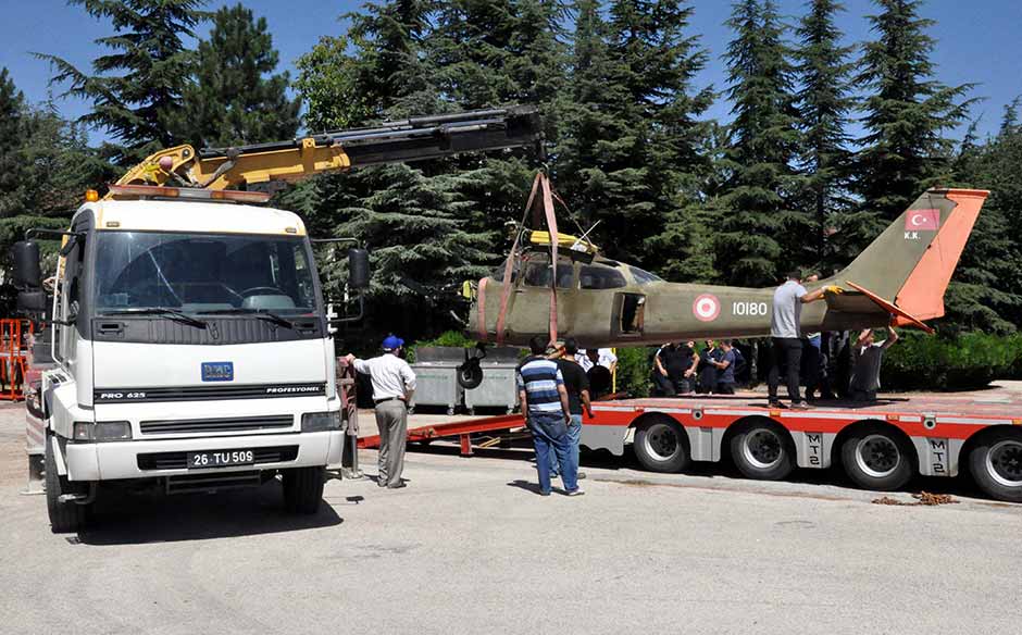 Eskişehir Sabiha Gökçen Mesleki ve Teknik Anadolu Lisesinin eğitim amaçlı kullandığı 5 uçağı, okulun mevcut yerinden 15 kilometre uzaktaki yeni yerleşkesine taşındı.