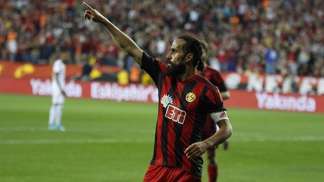 Erkan Zengin, Eskişehirspor Kulüp Başkanı Halil Ünal ve Sportif Direktör İzzet Erdoğan'ı son gelişmelerle ilgili Cumhurbaşkanı Recep Tayyip Erdoğan'a şikayet etti.