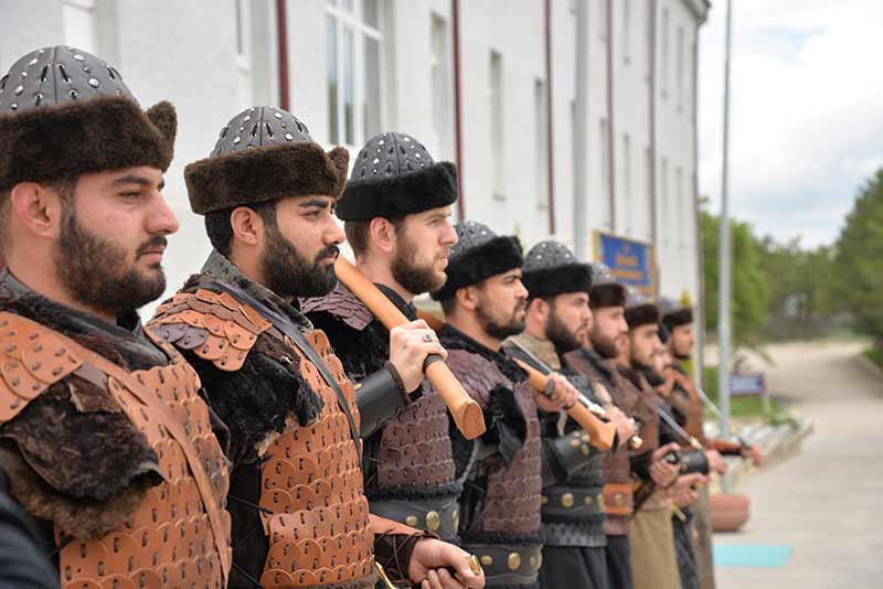 Bilecik'in Söğüt ilçesinde Osmanlı Devleti'nin kurucusu Osman Bey'in babası Ertuğrul Gazi'nin türbesinde askerler tarafından ''saygı nöbeti'' tutulmaya başlandı.