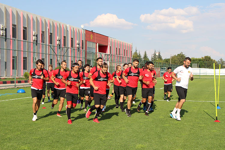 Eskişehirspor, PTT 1. Lig’de sezonun ilk maçı olan Giresunspor maçının hazırlıklarına başladı. 