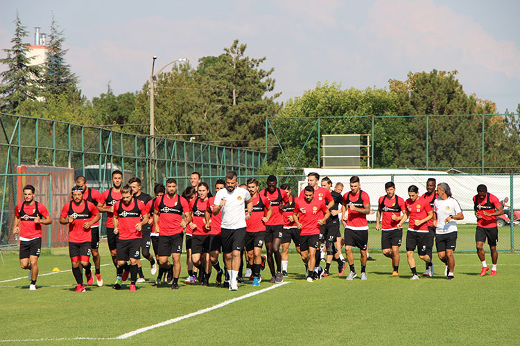 Eskişehirspor, PTT 1. Lig’de sezonun ilk maçı olan Giresunspor maçının hazırlıklarına başladı. 