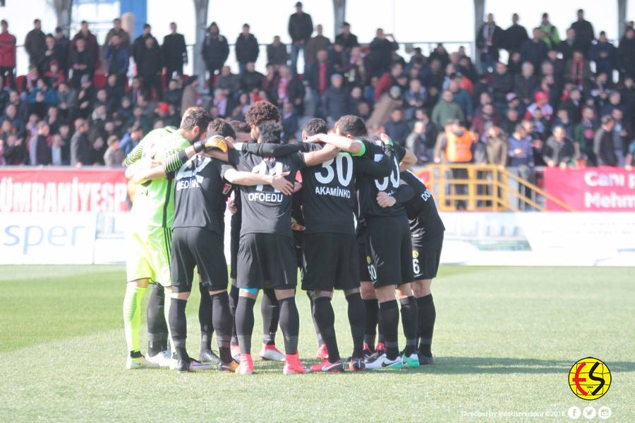 İşte Eskişehirspor ligin 22. Haftasında lider Ümraniyespor’u kendi sahasında 1-0 yendiği maçın fotoğrafları 