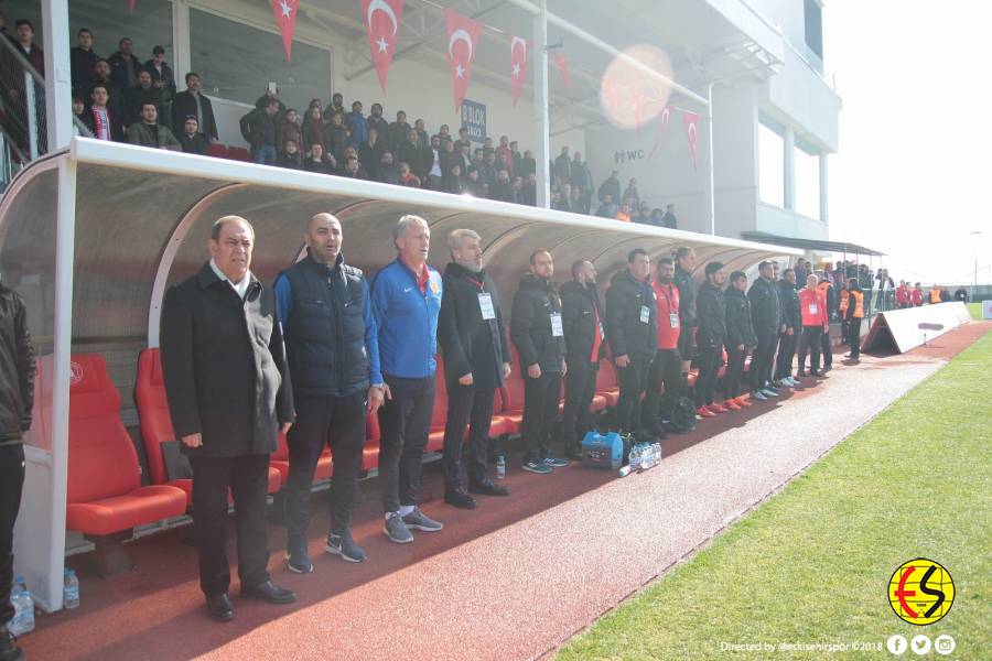 İşte Eskişehirspor ligin 22. Haftasında lider Ümraniyespor’u kendi sahasında 1-0 yendiği maçın fotoğrafları 