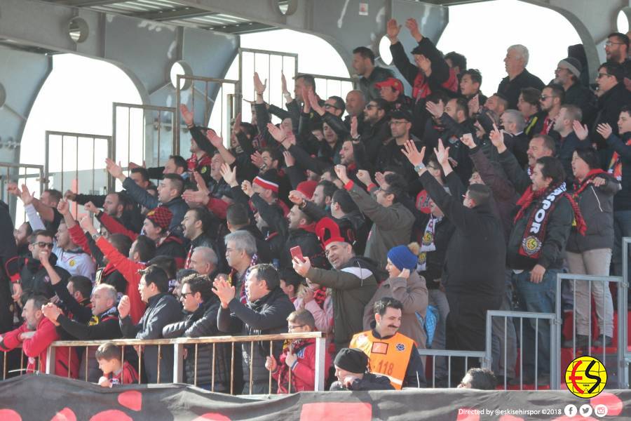 İşte Eskişehirspor ligin 22. Haftasında lider Ümraniyespor’u kendi sahasında 1-0 yendiği maçın fotoğrafları 