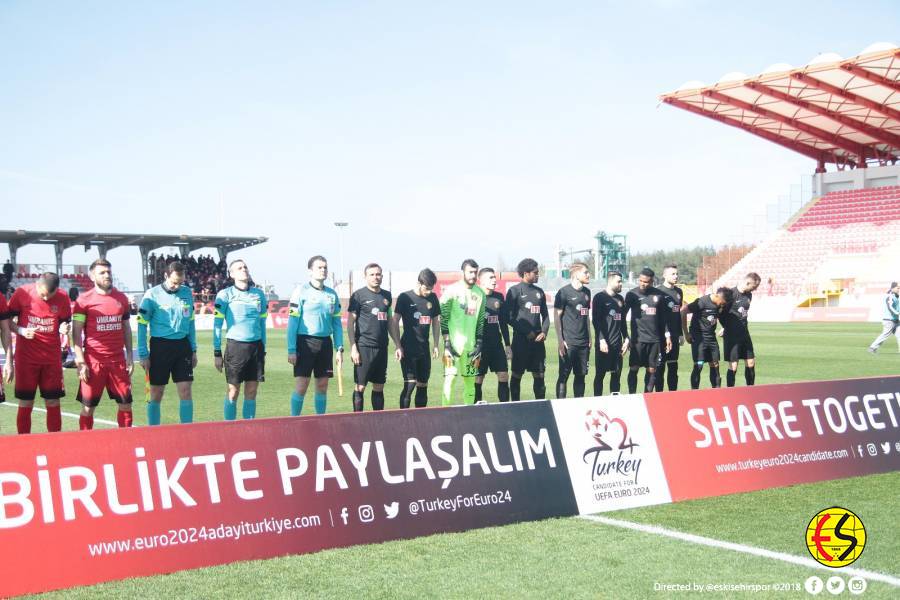 İşte Eskişehirspor ligin 22. Haftasında lider Ümraniyespor’u kendi sahasında 1-0 yendiği maçın fotoğrafları 