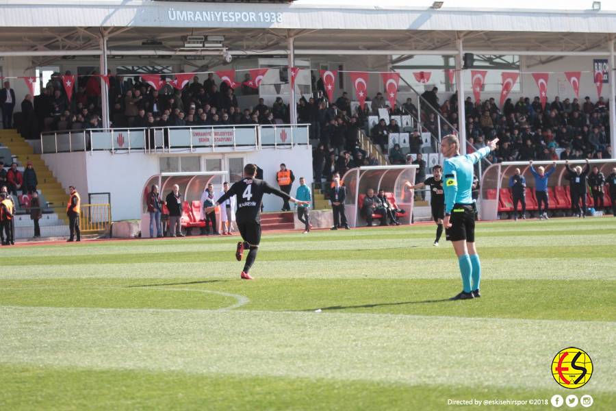 İşte Eskişehirspor ligin 22. Haftasında lider Ümraniyespor’u kendi sahasında 1-0 yendiği maçın fotoğrafları 