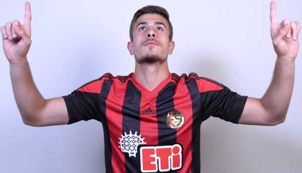 Her iki futbol adamının Boluspor’dan sol bek Umut Meraş ile Eskişehirspor’dan Dorukhan Toköz’ü izledikleri iddia edildi.   (Bolu Köroğlu Gazetesi)