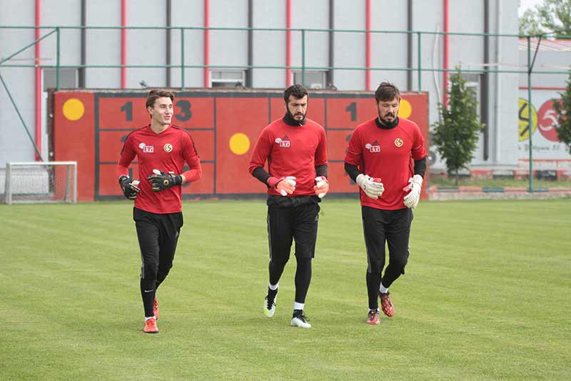 TFF 1. Lig'i 3. sırada tamamlayarak play-off'a kalan Eskişehirspor'da, yarı finalin 2. maçı için çalışmalar devam ediyor. 