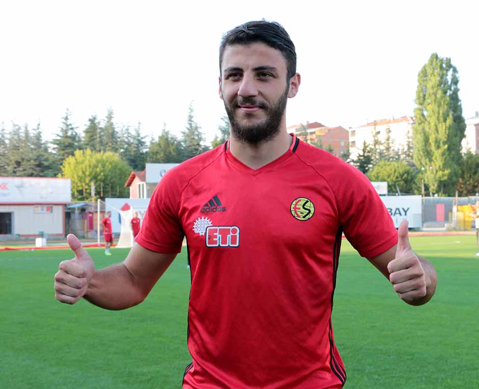 Eskişehirspor, cumartesi günü evinde oynayacağı Şanlıurfaspor maçına, taraftarı önünde hazırlandı. D