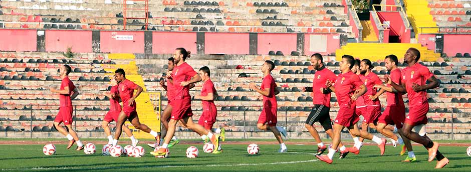 Eskişehirspor, cumartesi günü evinde oynayacağı Şanlıurfaspor maçına, taraftarı önünde hazırlandı. D