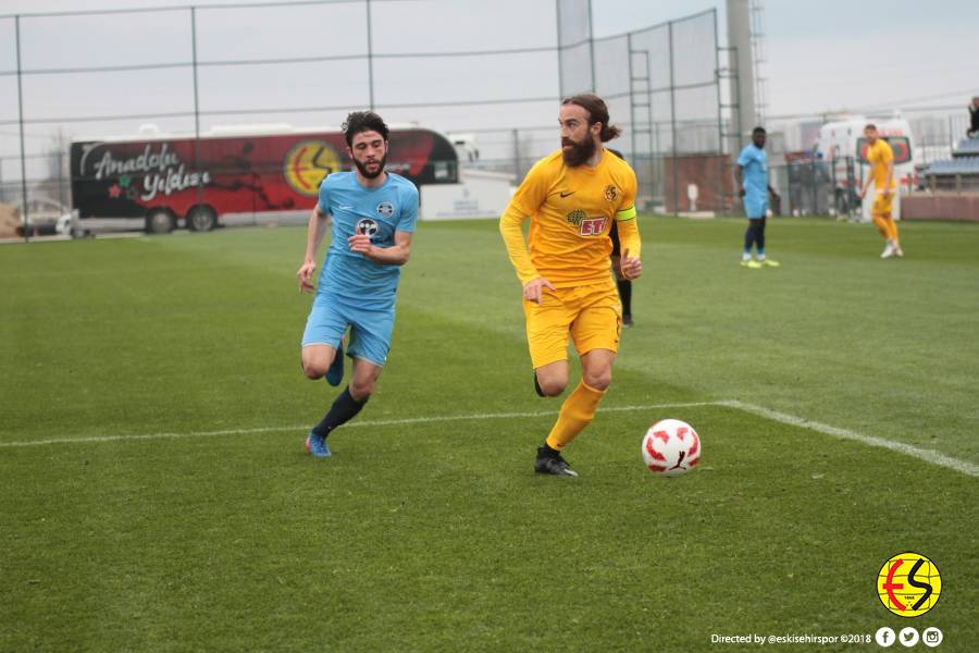 Eskişehirspor, üçüncü hazırlık maçında Adana Demirspor’a 1-0 mağlup oldu. Karşılaşmada, Adana Demirspor'un golünü 90+'da Atabey Çiçek kaydetti.
