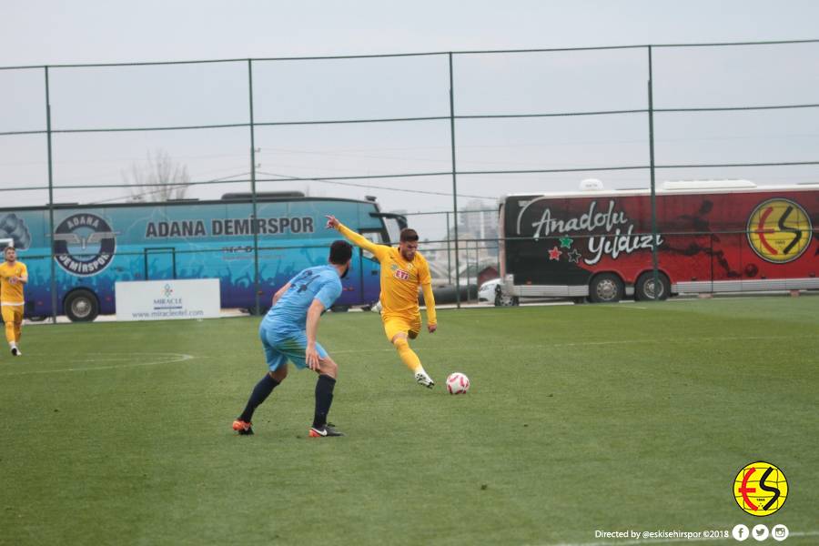 Eskişehirspor, üçüncü hazırlık maçında Adana Demirspor’a 1-0 mağlup oldu. Karşılaşmada, Adana Demirspor'un golünü 90+'da Atabey Çiçek kaydetti.
