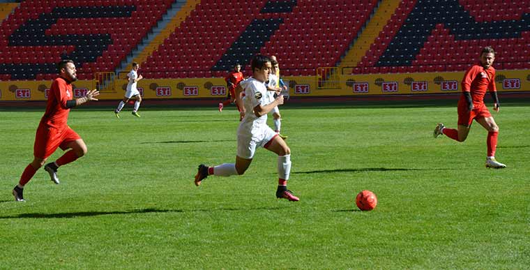 Eskişehirspor, milli maçlar sebebiyle lige verilen arada yeni stadında ağırladığı U-21 takımını 6-0 yendi. 