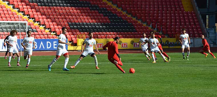 Eskişehirspor, milli maçlar sebebiyle lige verilen arada yeni stadında ağırladığı U-21 takımını 6-0 yendi. 