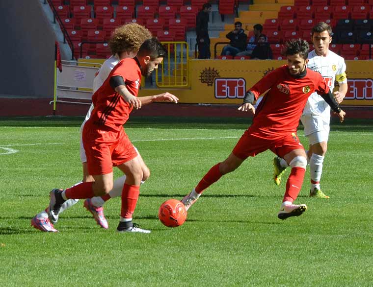 Eskişehirspor, milli maçlar sebebiyle lige verilen arada yeni stadında ağırladığı U-21 takımını 6-0 yendi. 