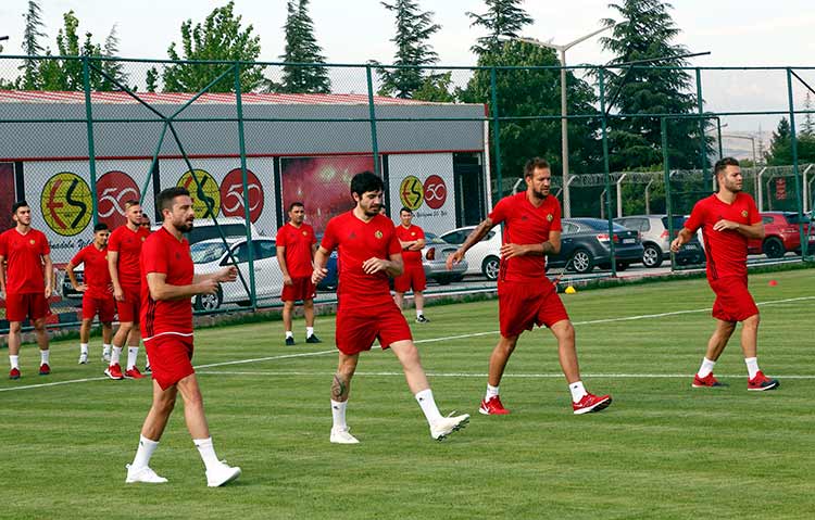 PTT 1. Lig ekiplerinden Eskişehirspor, yeni sezon hazırlıklarına başladı.