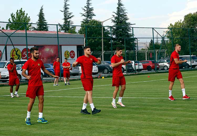 PTT 1. Lig ekiplerinden Eskişehirspor, yeni sezon hazırlıklarına başladı.