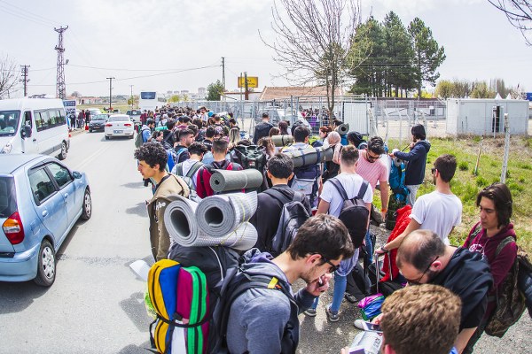 Renkli görüntüleriyle tüm Türkiye’nin hafızasında yer eden EskiFest 2019’un ilk gününe 20 bini aşkın müziksever akın etti. 