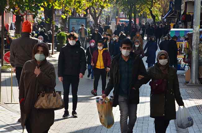 Yapılan anonsta, “Koronavirüs salgını ile mücadelede artık kontrollü sosyal hayat dönemindeyiz. Lütfen rehavete kapılıp tedbiri elden bırakmayalım. Kendimizin ve sevdiklerimizin sağlığı için maske takmaya, sosyal mesafeye ve el temizliğine dikkat ediniz.  Tüm kurallara hassasiyetle uyarak bu dönemi de inşallah hep birlikte aşacağız.  Sağlığınıza dikkat ettiğiniz için teşekkür ederiz” ifadeleri yer aldı. 