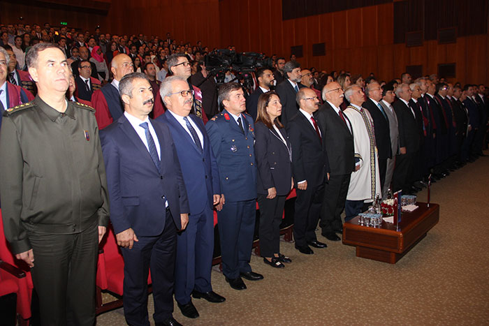 Anadolu Üniversitesi yeni döneme ‘Merhaba’ dedi. AK Parti Eskişehir Milletvekili Nabi Avcı; Anadolu Üniversitesi üniversitelerin bugününü değil yarınını temsil edecek duruma gelmiştir