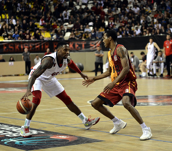 Tahincioğlu Basketbol Süper Ligi’nin ilk 4 haftasında 3 galibiyet alarak başarılı bir start veren Dev Adamlar bugün saat 15.15’te ağırladığı Galatasaray Odeabank’ı da 70 - 64 yenerek 4. galibiyetine imza attı.