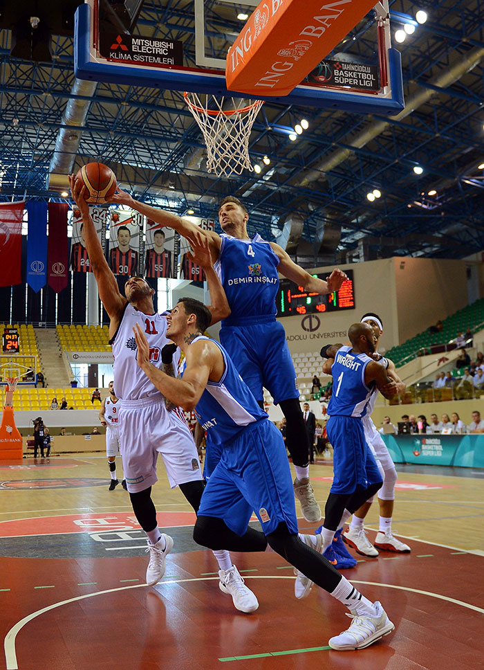 Tahincioğlu Basketbol Süper Lig’in 24. haftasında Eskişehir Basket, evinde Demir İnşaat Büyükçekmece’yi 76 - 72'lik skorla mağlup ederek 9 maç aranın ardından ikinci galibiyetini aldı. 